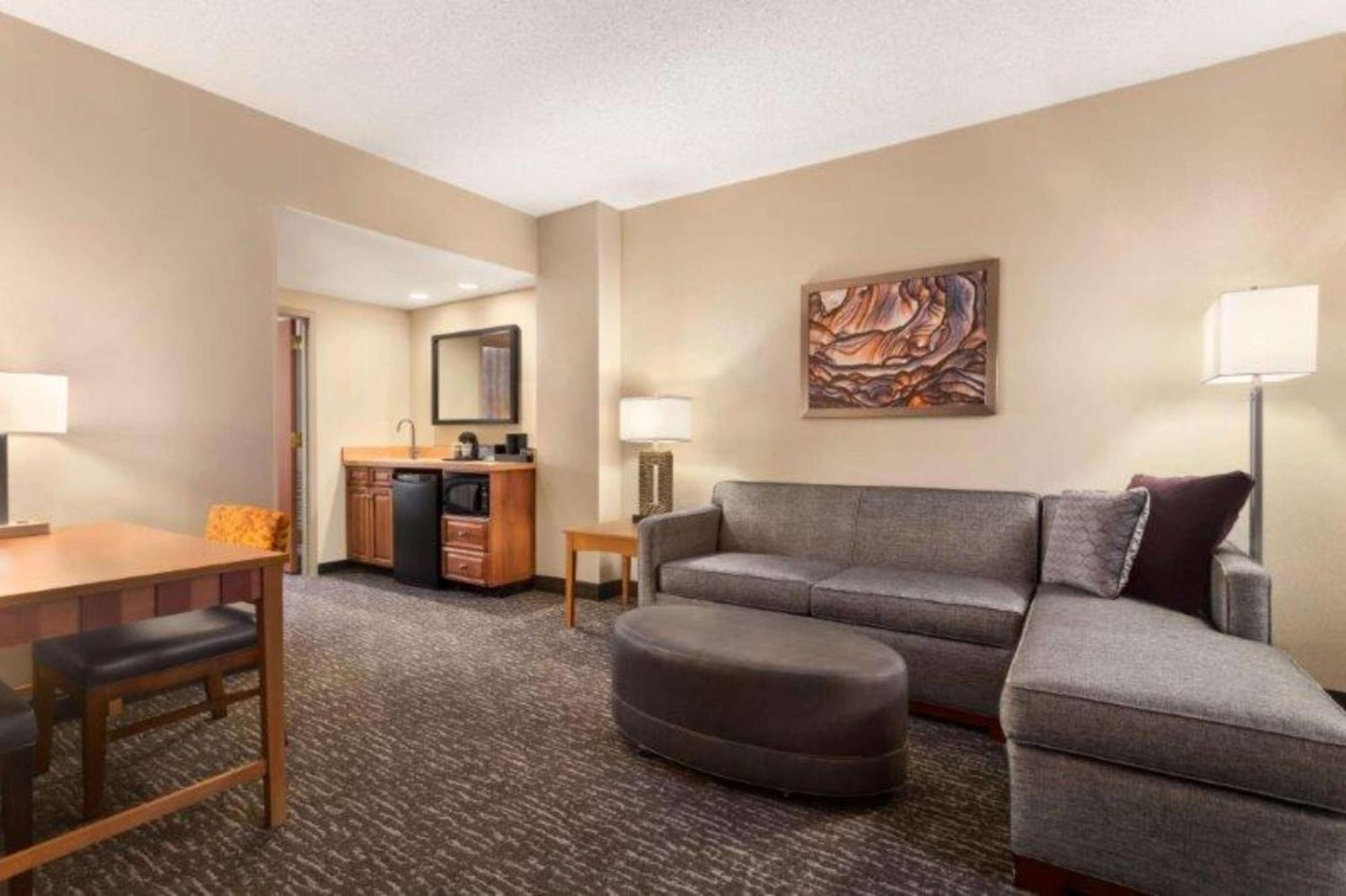 Embassy Suites Northwest Arkansas - Hotel, Spa & Convention Center Rogers Exterior foto